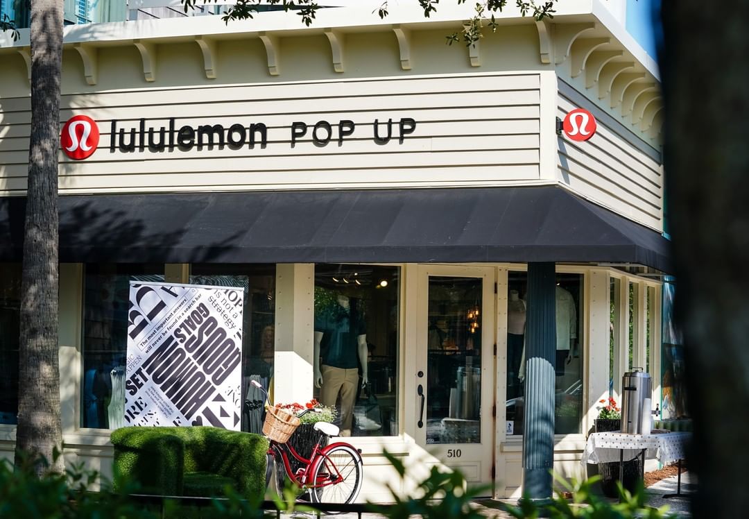 Why wait until the new year to kick off your workout goals? Grab some new gear at @lululemon to get motivated and finish off the year strong 💪